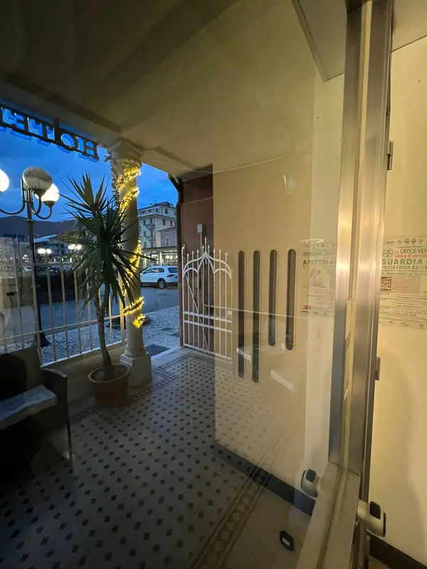 L’ingresso con il pavimento a mosaico