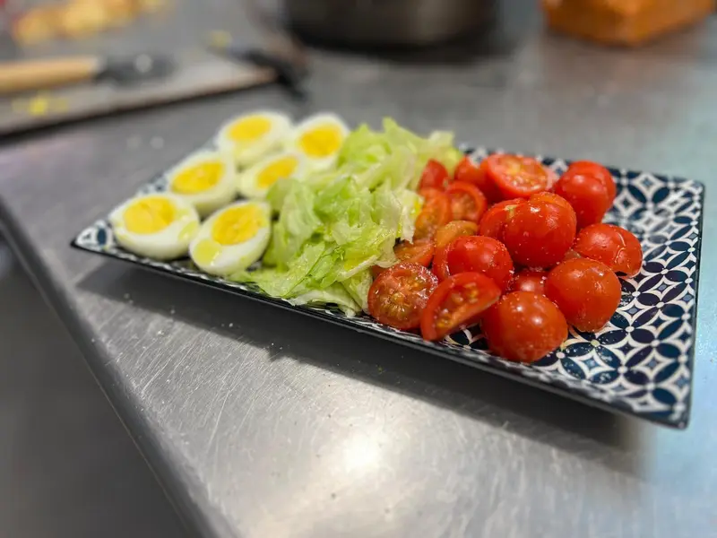 Insalata con pomodorini e uova
