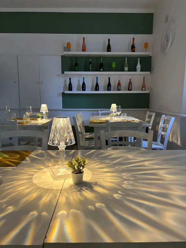 La sala con le lampade di cristallo